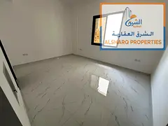Studio disponible immédiatement, grande surface, cuisine séparée, sur la corniche d'Ajman
