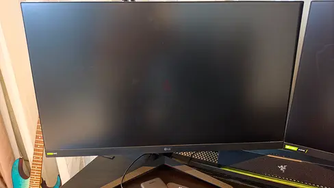 LG 32GP750 32-Inch UltraGear QHD IPS 165Hz 1ms Gaming Monitor with HDMI,DisplayPort - Good Condition