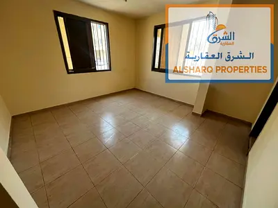 فرصة مميزة للسكن في موقع حيوي قريب من سفير مول وجميع الخدمات الأساسية. استوديو بمساحة كبيرة جدًا سكن عائلات