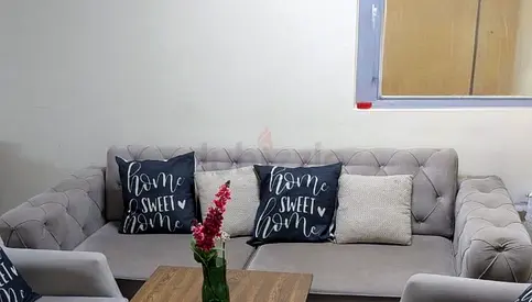 Light grey tufted 3-seater Chesterfield-style sofa set with cushions