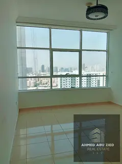 Two rooms and a hall with distinctive features, with a closed kitchen, balcony and parking, in a vib