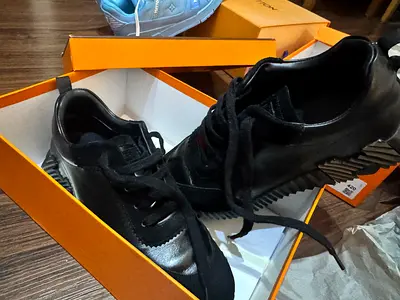 Hermes black casual sneakers - gently used, 42 OCCASION price