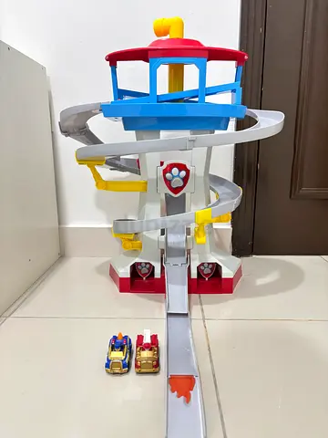 Paw Patrol Tower Playset with 2 Vehicles - perfect Condition