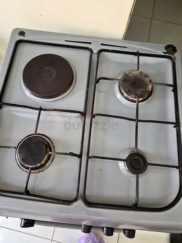 Used 4-Burner Gas Stove with Single Electric Hotplate only 1 burner is not working as knob is stuck.