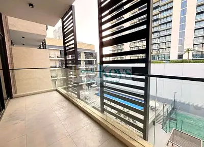 LARGE 1 BR + MAID / STUDY | BUILT-IN HIGH-END APPLIANCES