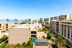 Sea Views | Vacant | Lively Beachside Living
