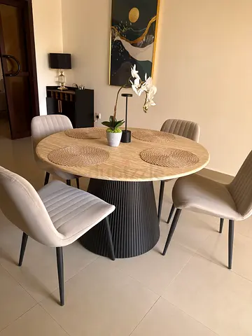 Round Dining Table with 4 Upholstered Chairs - Modern Set