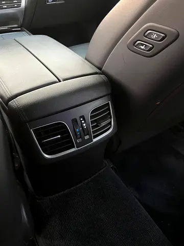 صورة 9 لـ 2017 Genesis G80