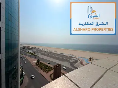 Un luxueux appartement de deux chambres dans les Residence Towers sur la corniche d'Ajman, offrant une vue directe sur la mer et un emplacement presti