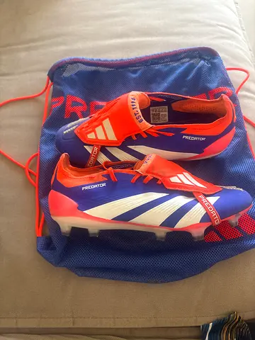 Predator elites football boots