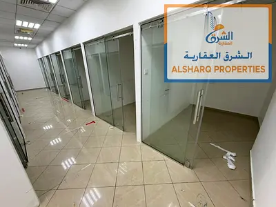 محل للأيجار السنوي  بالقرب من كورنيش عجمان وفندق باهي ومرسي عجمان  مساحة 4,400 قدم تقريبا الايجار السنوي  400 ألف شامل فواتير