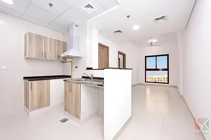 One Month Rent Free-Close to Metro