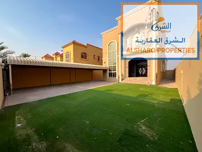 فيلا فاخرة للمعيشة العائلية بالممويهات 1 عجمان، 5 غرف، صالة، مجلس وروف. موقع استراتيجي قرب دبي بـ 105 آلاف على 4 دفعات. احجز الآن!