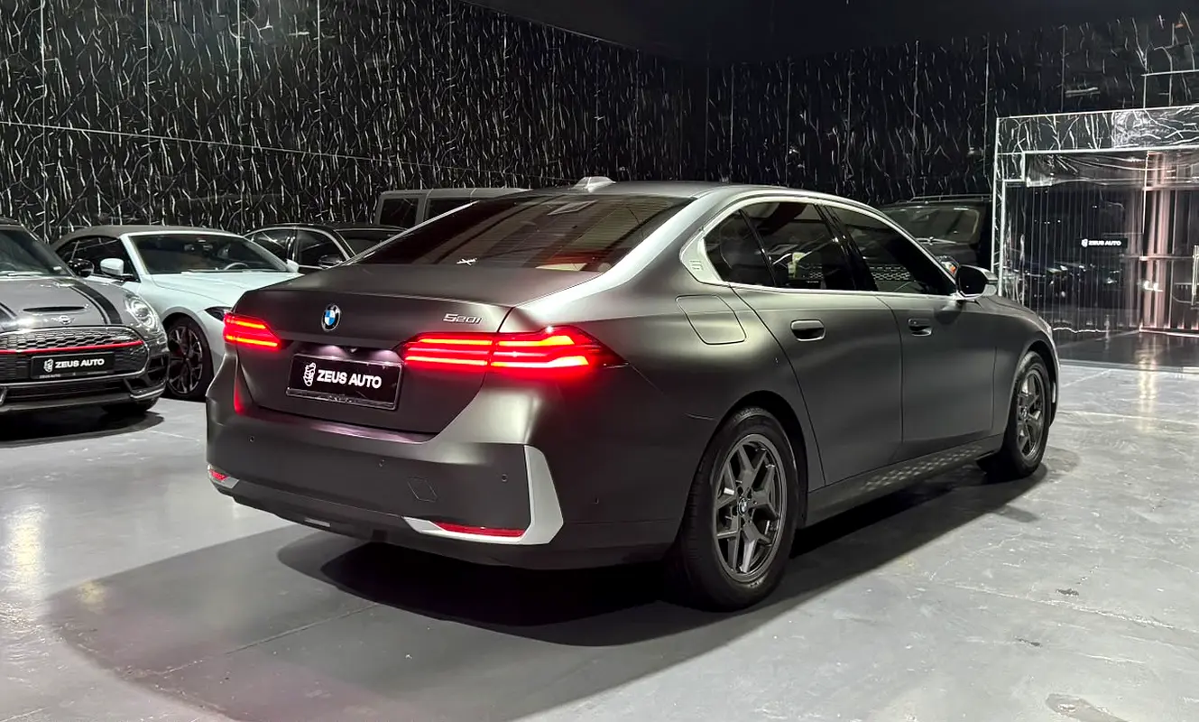 BMW 5-Series 2025