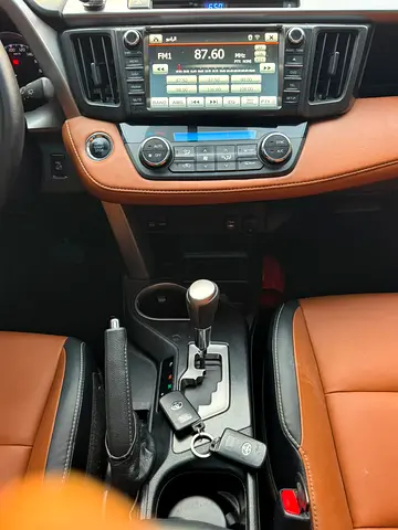 2018 Toyota RAV 4 — фото 10