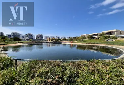 Lake and Park View | Single Row | Bright