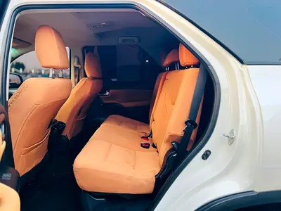 2023 Toyota FORTUNER — фото 15