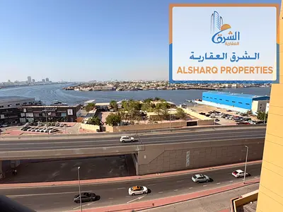 للإيجار في أبراج الخور A1، 3 غرف وصالة وغرفة خادمة بإطلالة بحرية كاملة، 60,000 درهم على دفعتين. للعائلات