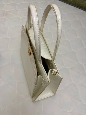 Cream structured shoulder handbag, croc-embossed finish, good condition