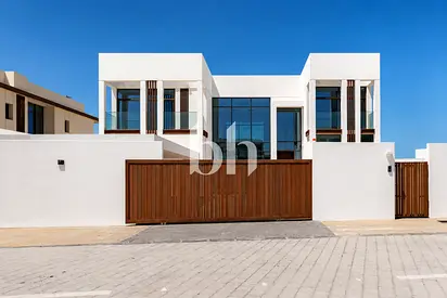 V5 Select | Huge Plot | Ready | Luxury Living