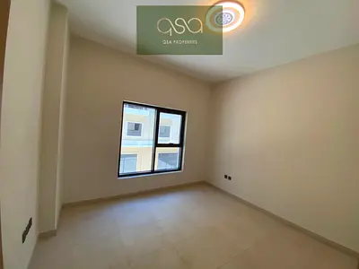 استوديو جديد كلياً للإيجار مع موقف سيارات، يقع مباشرة على شارع الشيخ زايد E311 في عجمان.
