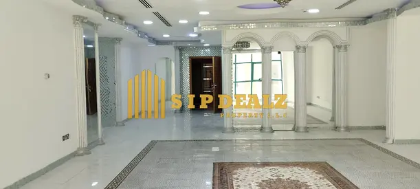 مكتب مقسم ومجهز بالكامل بالقرب من محطة مترو ميدان بني ياس