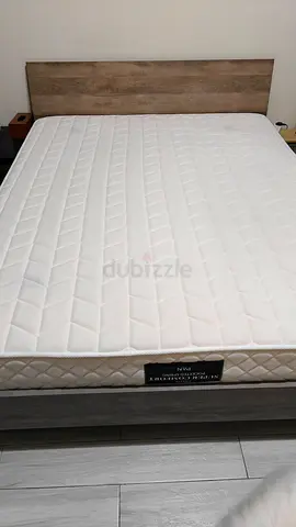 Queen size mattress - used, good condition