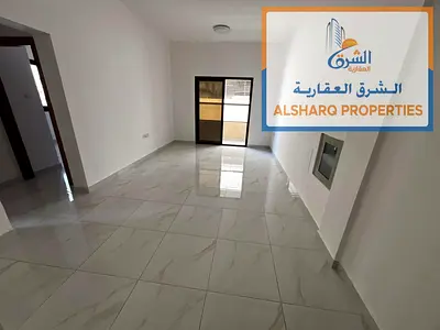 بلكونة باطلالة مفتوحة _ خزائن في الحائط _ غرفة ماستر _ سهل المخرج للشارقة ودبي