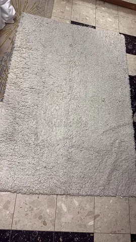 White shaggy area rug - good used condition