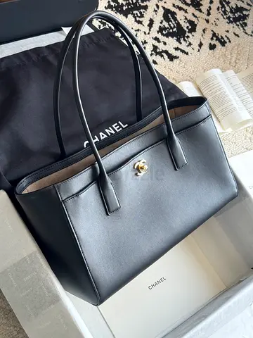 Chanel tote 26S black