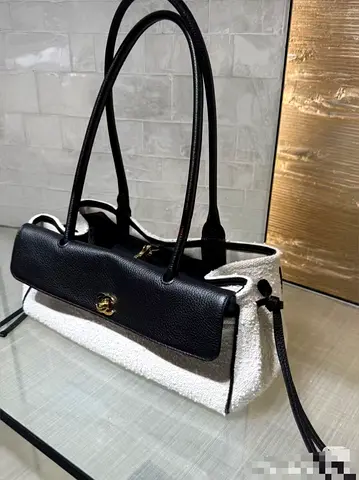 CHANEL SMALL TOTE TWEED & BLACK