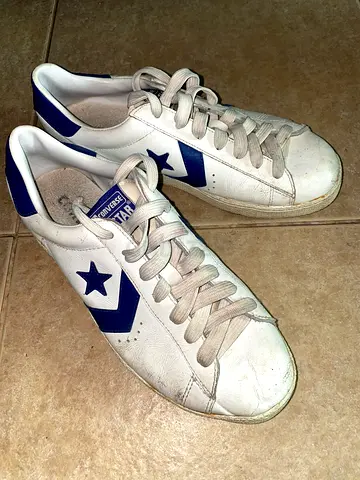 White Converse-style leather sneakers with navy star - used