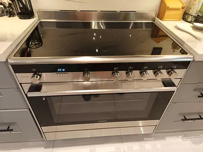 Siemens 90cm IQ700 Electric Ceramic Hob with Large Oven - Good Condition