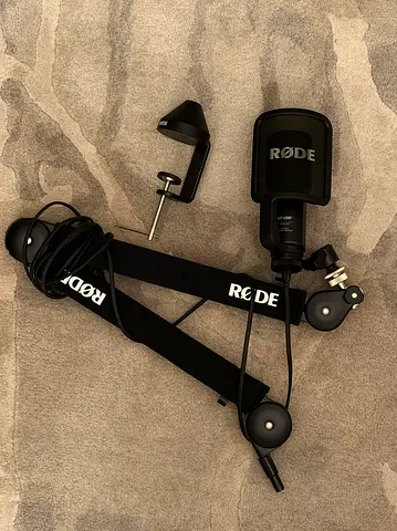 Rode NT-USB style studio mic with boom arm and pop shield - good condition