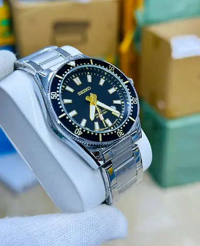 Seiko mens quartz watch