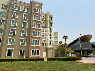 4% DLD Waiver - 1 Bed + Store | Options @700K