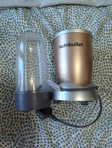NutriBullet Pro 900W High-Speed Personal Blender – Champagne Gold / Cup with blade & lid