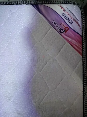 Single mattress - PillowTop, firm support, like new