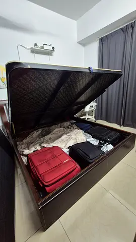 Hydraulic King bed with matress and side table