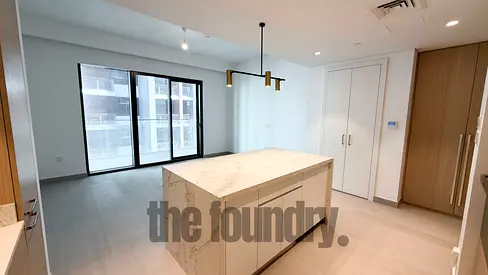 LARGE STUDIO | VACANT NOW | HIGH FLOOR