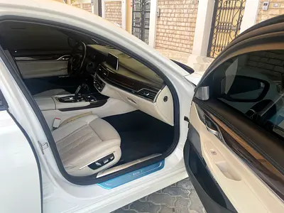 2016 BMW 7-SERIES 缩略图 8