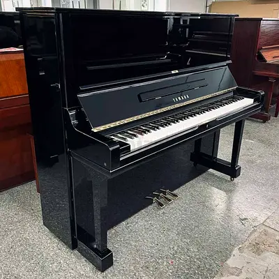 Yamaha U3M Upright Acoustic Piano Black | Bright & Solid