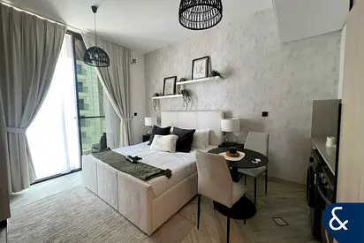 Modern | 12 Cheques | Ready to move in