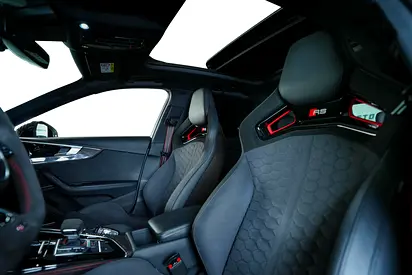 2024 AUDI RS4 — миниатюра 19