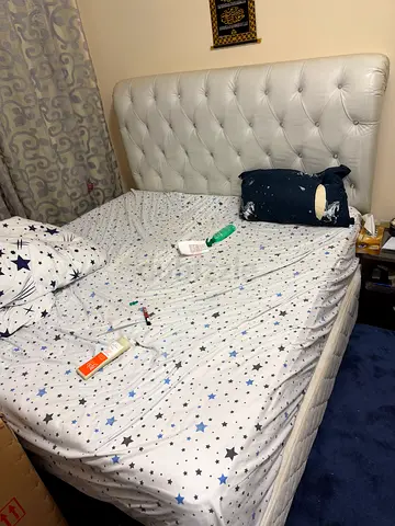 Queen bed with tufted padded headboard - good condition