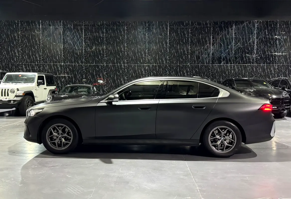 BMW 5-Series 2025