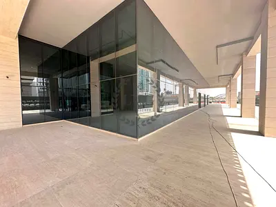 VACANT RETAIL SPACE / ACCESSIBLE / PRIME LOCATION