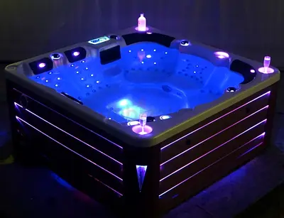 Outdoor 4-6 Person LED Jacuzzi Hot Tub - Fully Equipped Spa