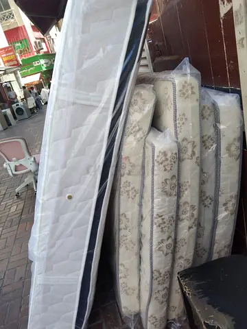 King size mattress 180x200cm with top foam mattress. All times delivery available