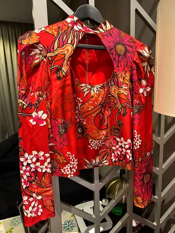 Bebe Long-Sleeve Floral Top – Size M